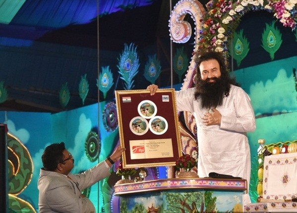 ifpi-and-sony-dadc-gurmeet-ram-rahim-platinum-plaque