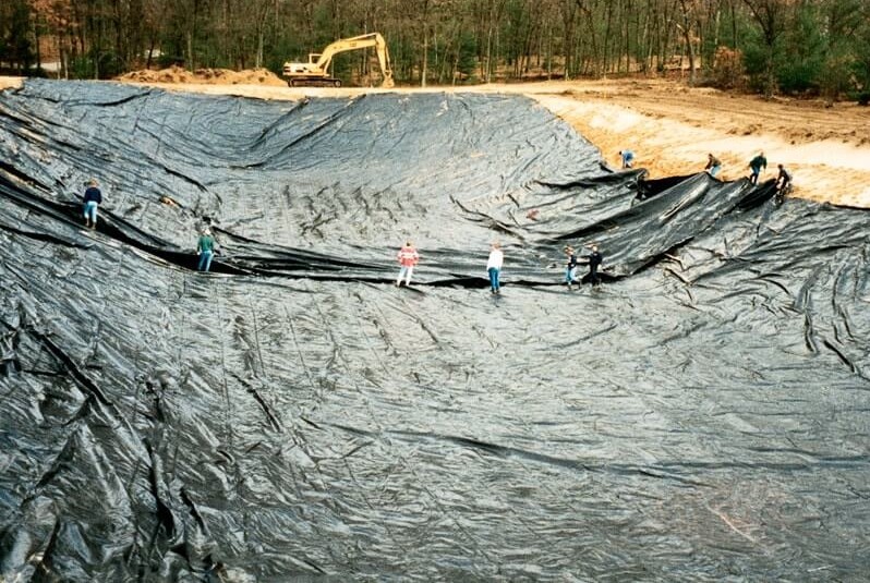 lake lining to stop water leakage