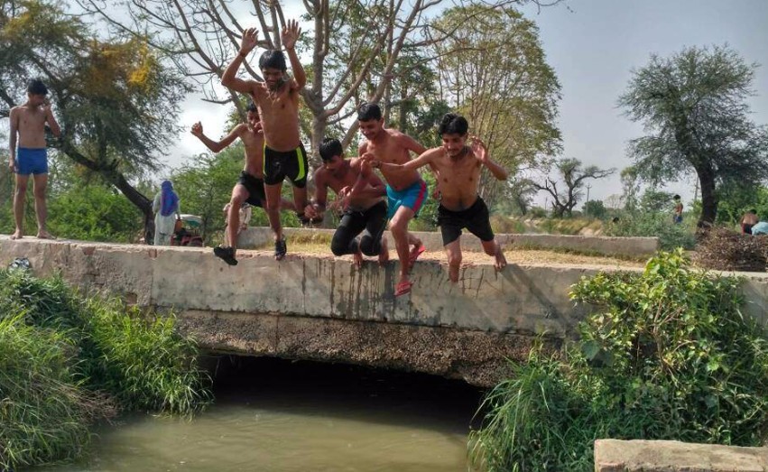 youngsters diving river India