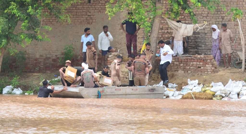 DSS CONTRIBUTION IN FLOOD RELIEF EFFORTS